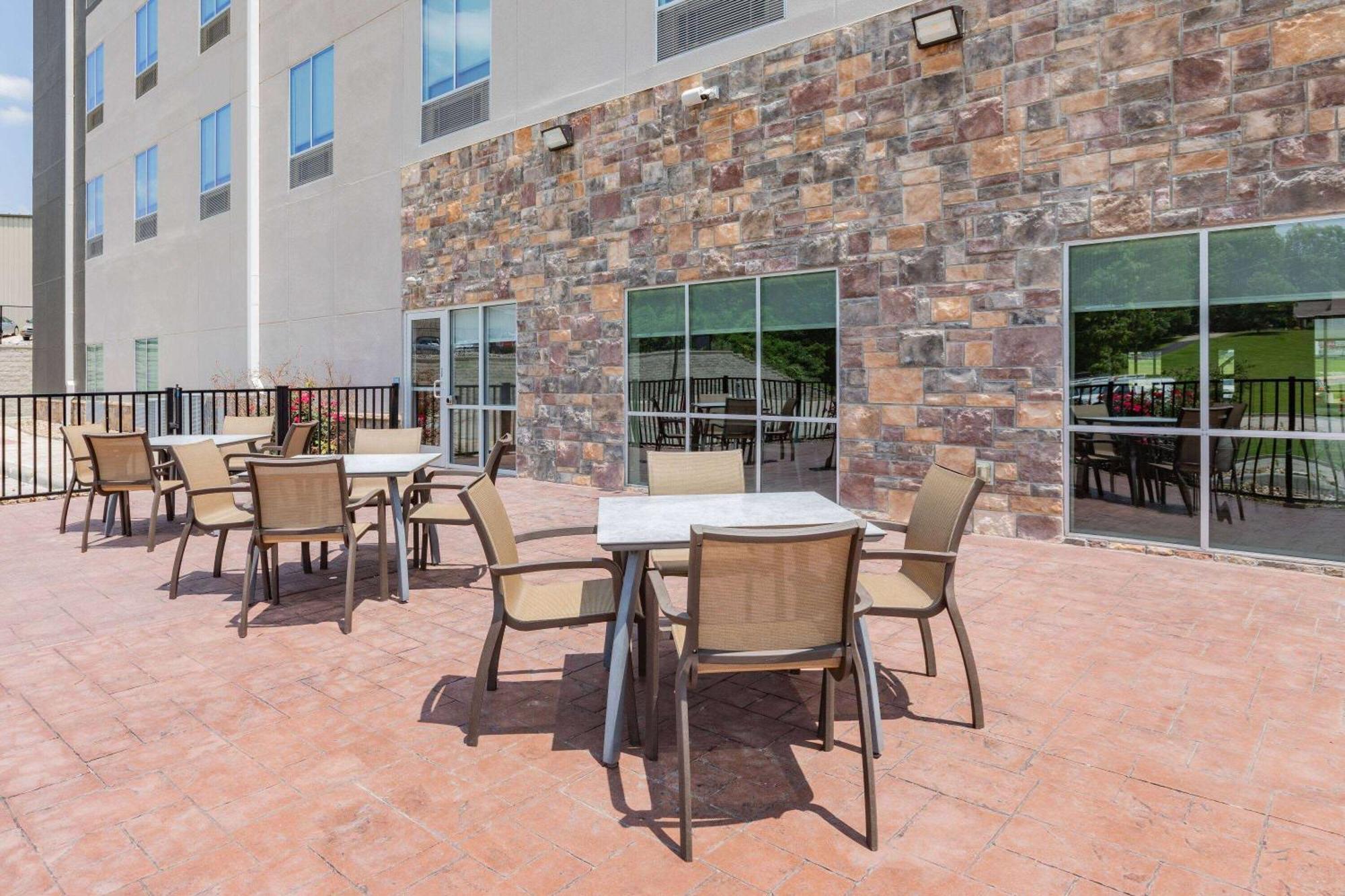 La Quinta Inn & Suites By Wyndham Jackson-Cape Girardeau Eksteriør bilde
